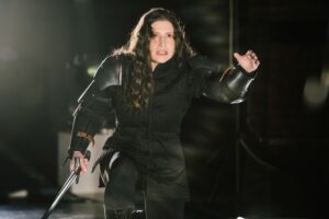 Подробнее о статье Сёрфинг по кругу или фантазии на тему… Спектакль «Круги / Фантазии» в театре «Практика» и Мастерской Брусникина