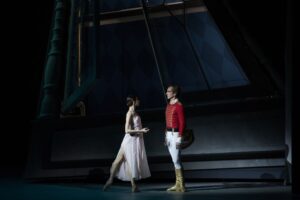 Подробнее о статье <strong>С книжных страниц… Балет «Щелкунчик», МАМТ</strong>