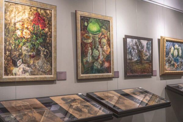 «Под зеленой лампой». Персональная выставка живописи Галины Суховой