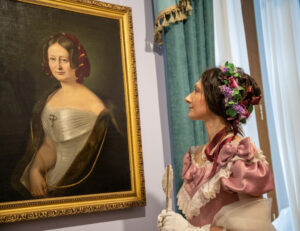 Подробнее о статье Выставка «Выход в свет. Балы и салоны в Москве XIX века»