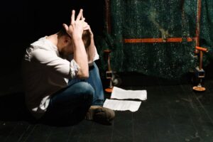 Подробнее о статье «Скучно, девушки!» Спектакль «Чокнутый и бесконечное счастье», театр «Практика»