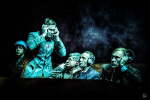 Подробнее о статье «Я буду всегда!» Генеральный прогон спектакля «Цветы нам не нужны!», театр «Модерн»