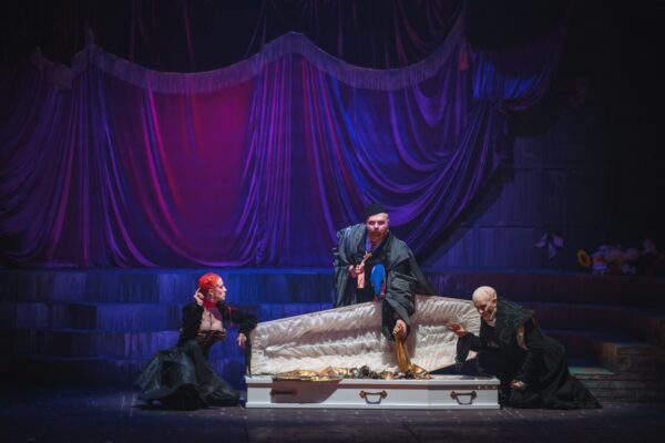 «Триумф времени и разочарования» Елизаветы Мороз: критическое мышление спасет мир