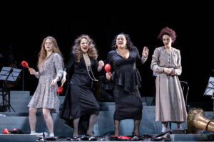 Подробнее о статье В преддверии премьеры: «Четыре тирана» в театре «Сатирикон»