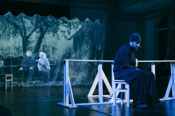 В новом театральном сезоне Арт-платформа продолжает показы спектакля «Старгород»