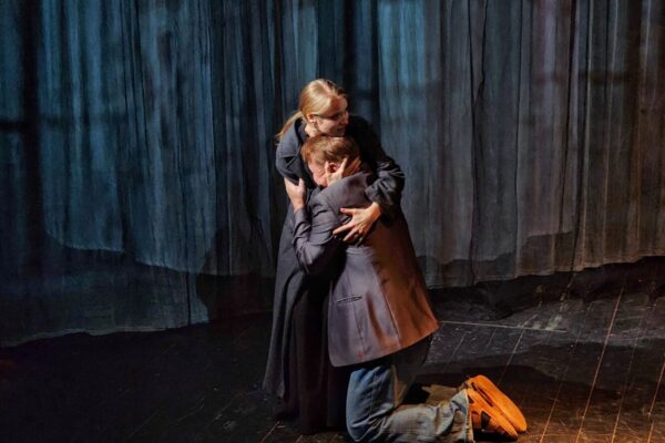 Московский театр иллюзии представляет премьеру спектакля «Таланты и поклонники» в стиле буффонады