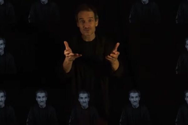 Поэзия истории языком жестов: моноспектакль «Пугачёв» на международном фестивале Onlife iDEA Fest