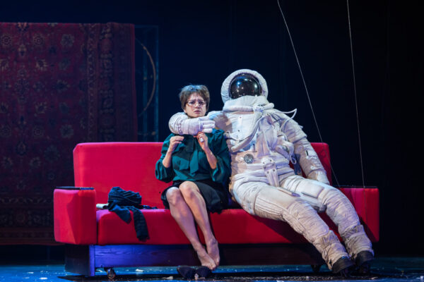 Виктория Исакова в новом спектакле «Космос», Театр Пушкина