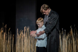 Подробнее о статье Спектакль «А.Т.» в рамках фестиваля «Биеннале театрального искусства. Уроки режиссуры» 2023