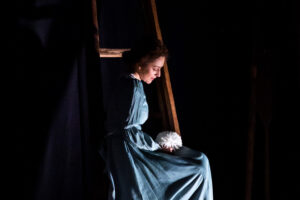 Подробнее о статье Спектакль «Так возможно, так близко…» в рамках фестиваля «Биеннале театрального искусства. Уроки режиссуры» 2023