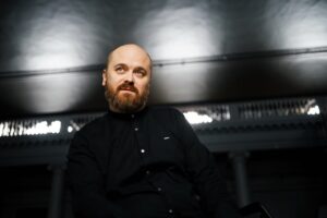 Подробнее о статье «Главное для режиссера – понять природу каждого актера и помочь открыть ее миру». Интервью с Русланом Кутлыевым – главным режиссером фестиваля Onlife iDEA Fest