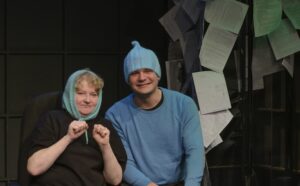Подробнее о статье Весь мир – театр, но театр – не весь мир. Постановка «Дыши!» Елены Олениной вывела на сцену театра «Человек» одну семью