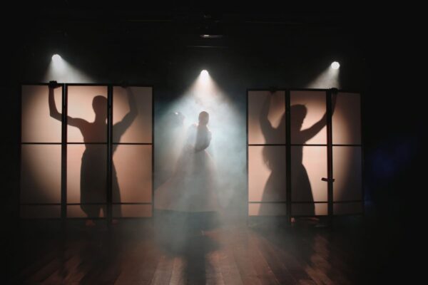 Жизнь в большом городе. Спектакль «Вавилон», театр «Практика»