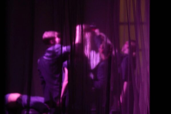 Танцевальный спектакль «Когда конец», Арт-Платформа в Новом Манеже