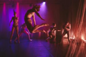 Подробнее о статье Смерть как танец. Спектакль «Когда конец», Арт-платформа