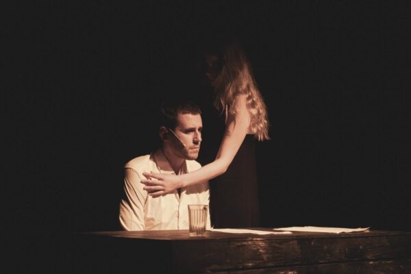 Перечитывая классику. «Посторонний» Альбера Камю в театре «Среда 21»