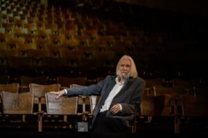 Подробнее о статье Признание в любви: спектакль «9 ряд. 10, 11 место» в МХТ им.А.Чехова