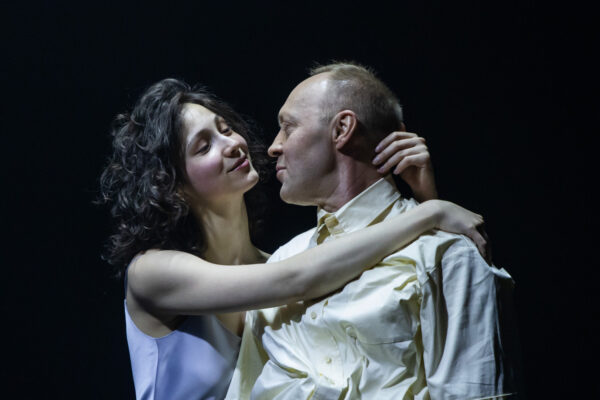 Виталий Кищенко и Дарья Балабанова в спектакле «Тартюф», Театр Моссовета