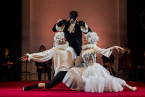 Подробнее о статье Премьера спектакля «Хвала котам, или Приношение Почтеннейшей Публике». Фоторепортаж