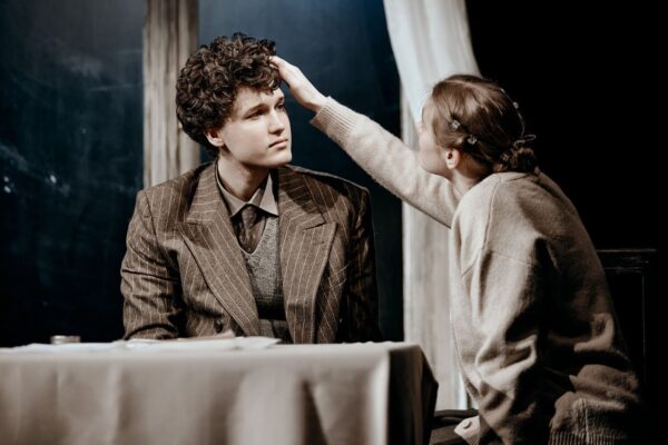 «Белый вальс» длиною в жизнь. Премьера в Театре Пушкина