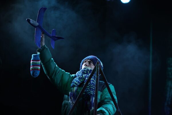 Волшебство наивно перед бытом. Премьера спектакля «Ястреб» в Центре драматургии и режиссуры