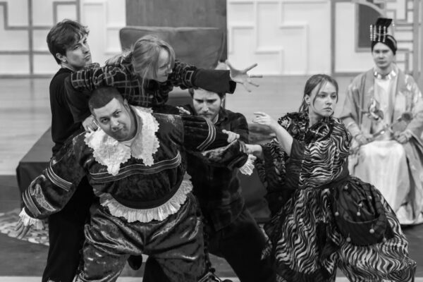 Загадки Турандот раскрывают в Школе драматического искусства. Репортаж с репетиции