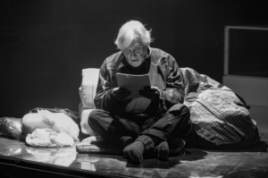 Подробнее о статье Невыносимая тяжесть бытия. Спектакль «Песнь любви. Песнь скорби», театр «Шалом»