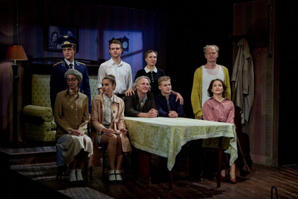 Больше хрупкости и хороших людей. В Театре Табакова перевыпустили спектакль Алены Лаптевой «Старший сын»