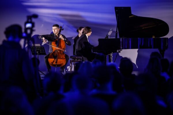 Классика, авангард, кино, искусственный интеллект, виолончель. В Москве прошел XVI Международный фестиваль VIVACELLO