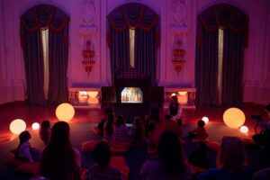 Подробнее о статье Новогодняя игра-путешествие в Петровском путевом дворце «Русские сказки». Фоторепортаж