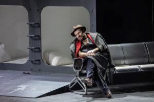 Подробнее о статье Михаил Пореченков в спектакле «На дне»  «Мастерской «12» Никиты Михалкова»