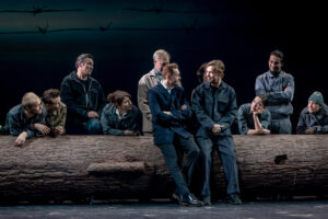 Подробнее о статье Когда молод был, горя не было. «Калина красная» Марины Брусникиной в Театре на Бронной