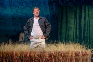 Подробнее о статье Спектакль «Калина красная» в Театре на Бронной. Фоторепортаж