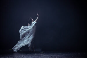 Подробнее о статье Премьера спектакля «Ионыч» в Театре Вахтангова. Фоторепортаж