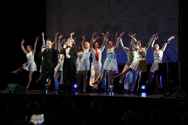 С любовью и по любви. Юбилейный гала-вечер театра МОСТ