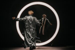 Подробнее о статье Ринг для лежачих. Спектакль «Отцы и дети», Театр Наций