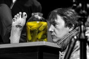 Подробнее о статье Таинственно-обыденный лес. Спектакль «Улитка на склоне», МТЮЗ