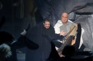 Подробнее о статье «Дворянин Воланд идет!» Премьера спектакля «Роман» в Театре Армии