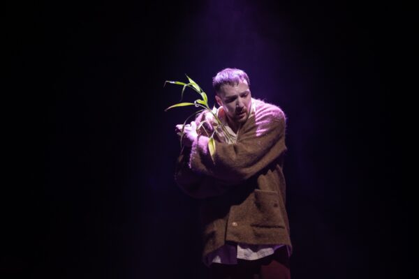 «Маленький человек» большого роста. В театре «Шалом» премьера спектакля «Голиаф»