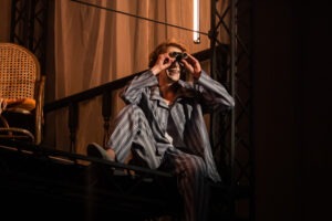 Подробнее о статье «Откуда нам знать, что возможно, а что невозможно…» Спектакль «Человек, который ждет» в театре «Кашемир»