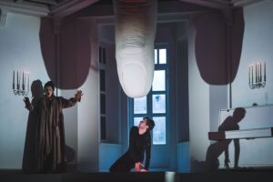 Подробнее о статье Приквел повести Кафки. Спектакль «Превращение», Театр на Таганке