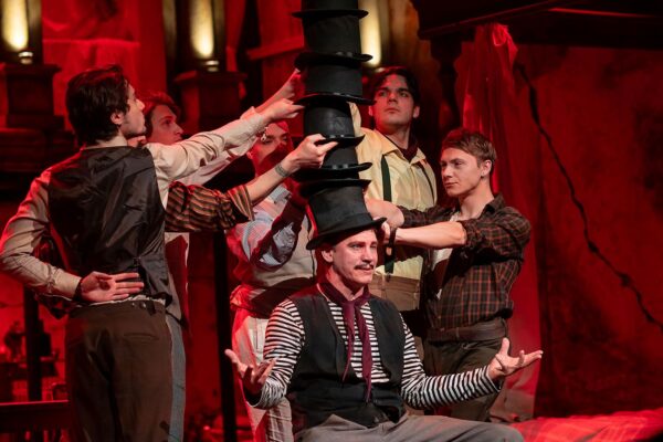 Премьера спектакля «Цилиндр» в Театре на Трубной. Фоторепортаж