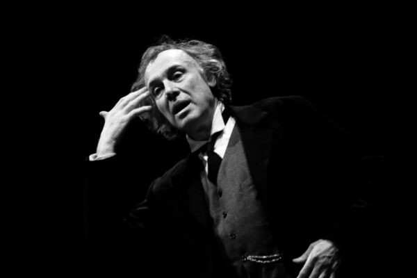 Музей МХАТ откроет выставку «Многоликий, но единственный» к 100-летию со дня рождения Иннокентия Смоктуновского