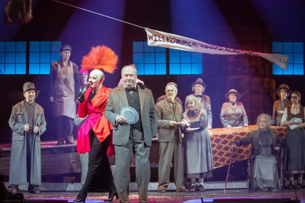 «Сделка» в Театре Пушкина: карнавал греха и расплаты