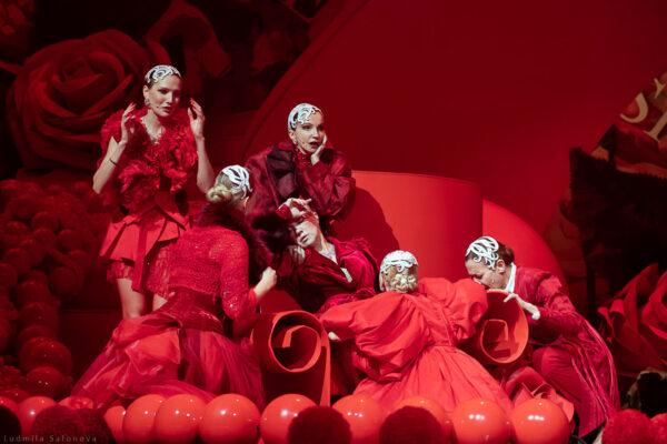 «8 разгневанных женщин» на сцене МХТ им.Чехова