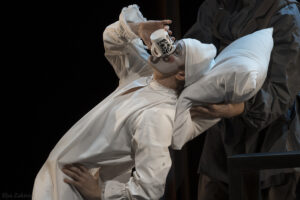 Подробнее о статье Не только для сцены: 7 актерских техник, которые помогут вам стать увереннее и убедительнее