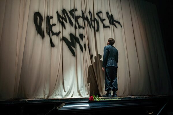 Когда «быть» важнее, чем «казнить». «Гамлет» в Театре на Таганке