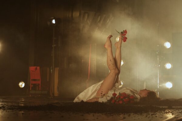 17 апреля в арт-центре ARMA состоится последний спектакль «Хто Ни Я»