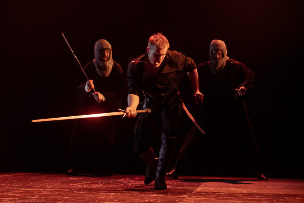 Славный парень Робин Гуд. «Разбойники» Евгения Закирова в Театре Маяковского