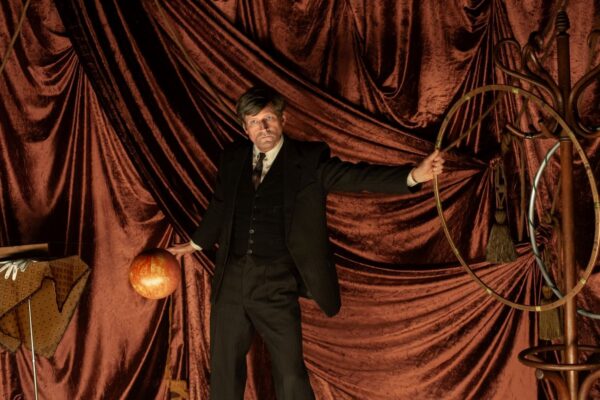 «Мистер К»: кинопогружение в кафкианский лабиринт абсурда